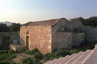 Photo: <a href="http://www.crete.tournet.gr/sights/Agia_Anna_and_Agios_Nikolaos_Church-si-531-en.jsp" target="new" class="link">Crete TOURnet</a>