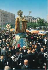 Statue carried in crowds