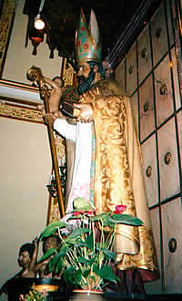 St Nicholas statue