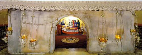 Altar with opening over tomb