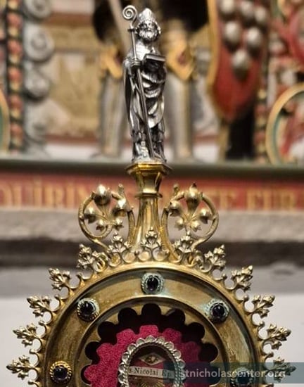 St. Nikolaus Kirche ::: St. Nicholas Center